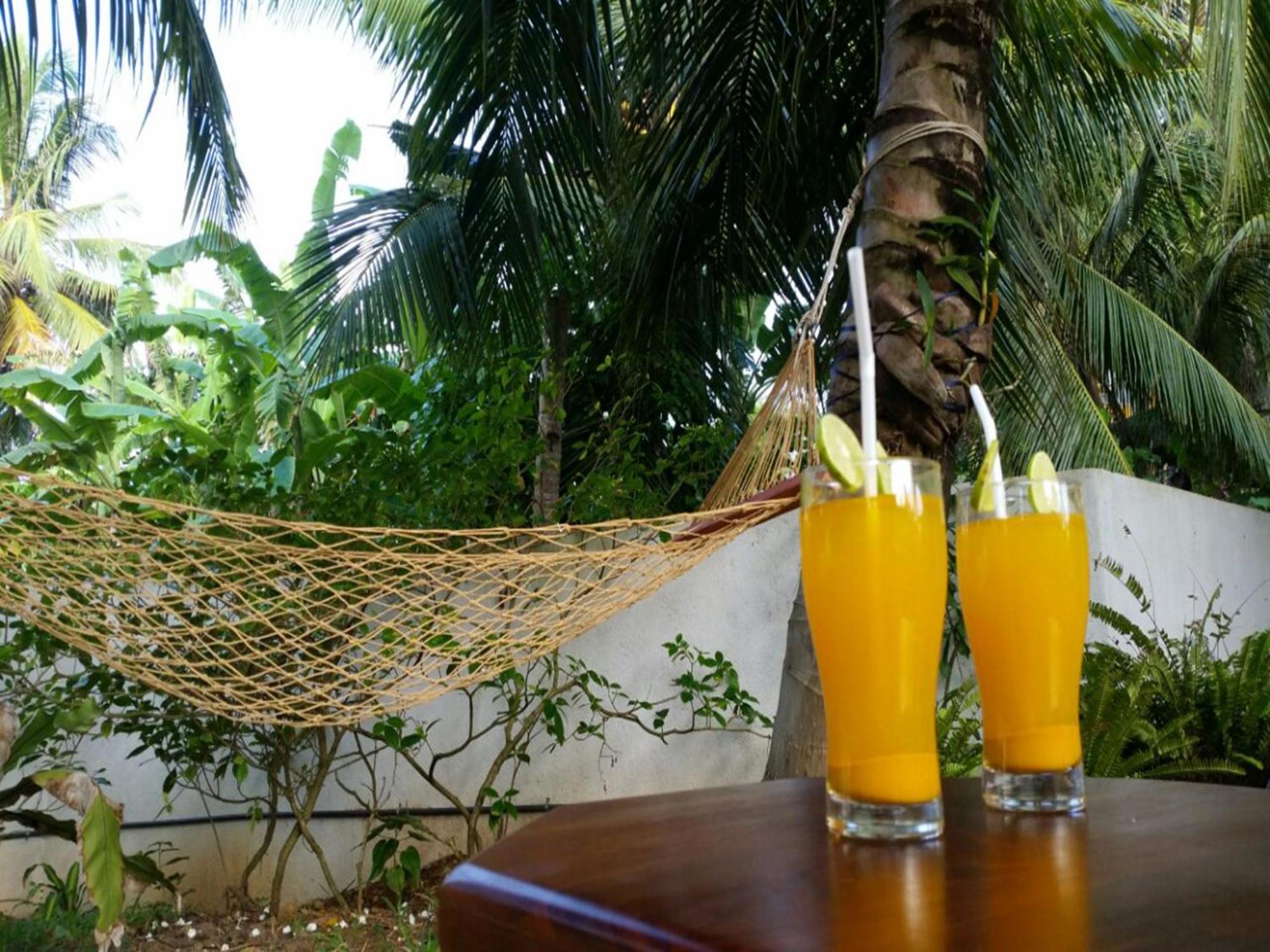 Crystal Oceanic Hotel Ahangama Buitenkant foto