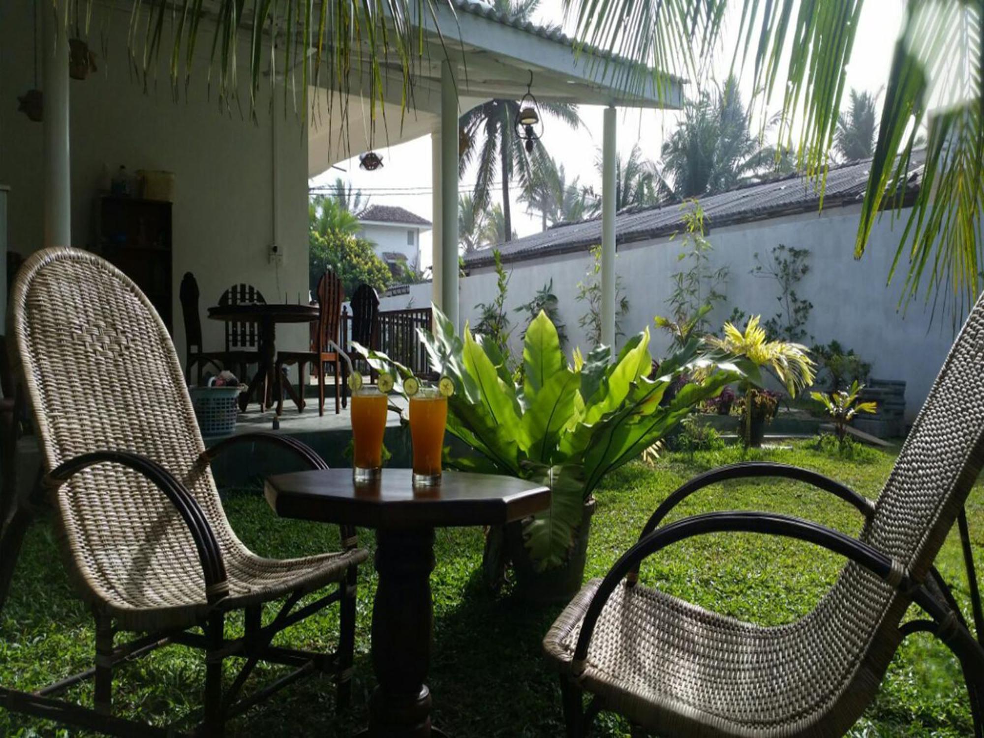 Crystal Oceanic Hotel Ahangama Buitenkant foto