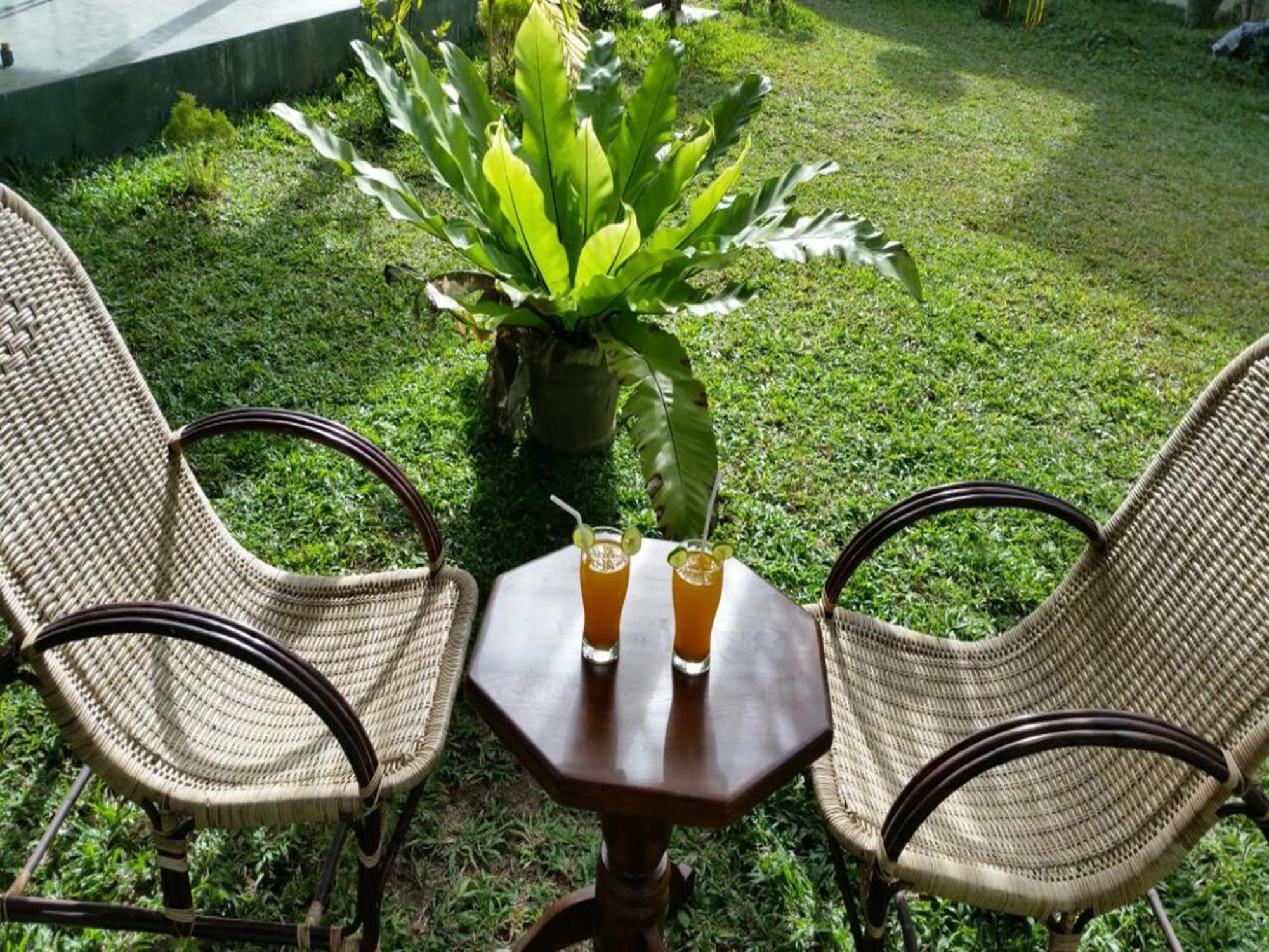 Crystal Oceanic Hotel Ahangama Buitenkant foto