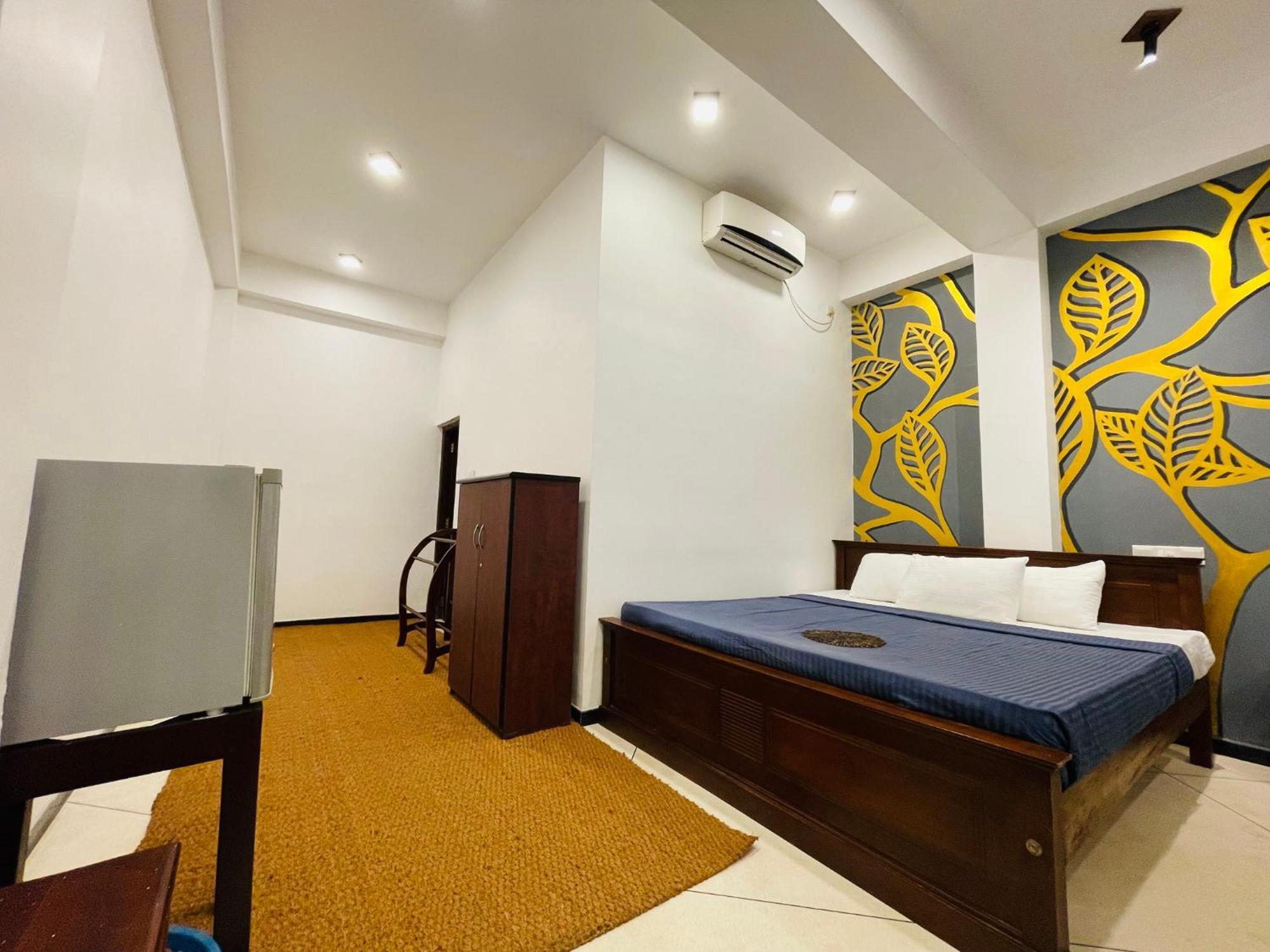 Crystal Oceanic Hotel Ahangama Buitenkant foto