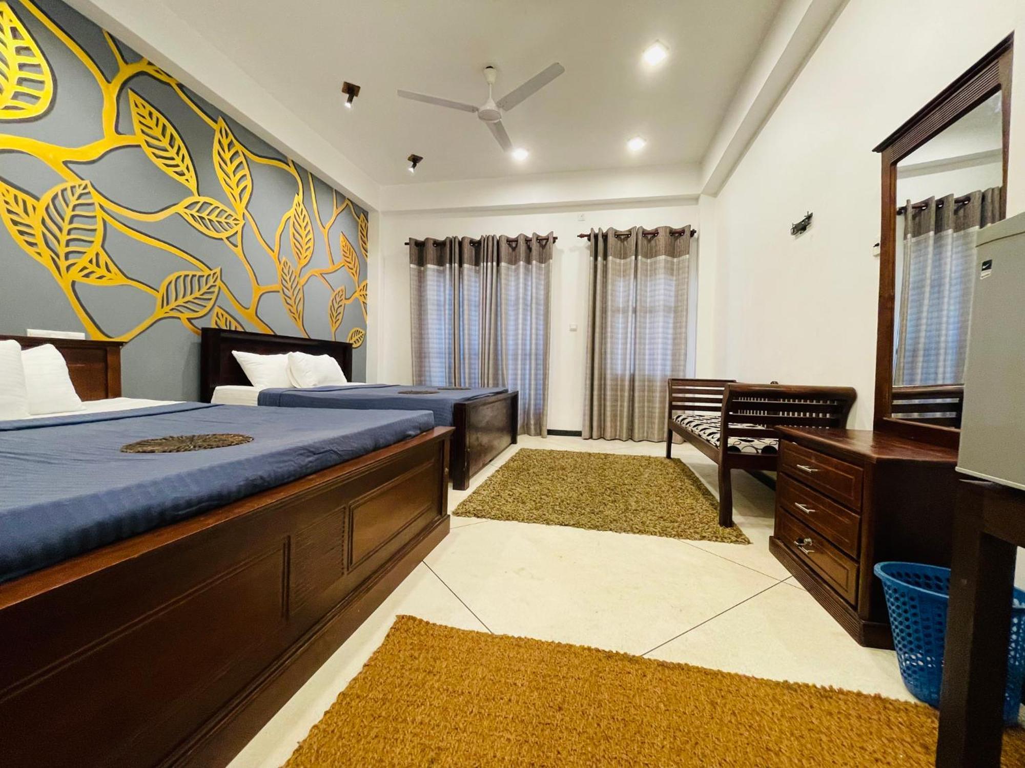 Crystal Oceanic Hotel Ahangama Buitenkant foto