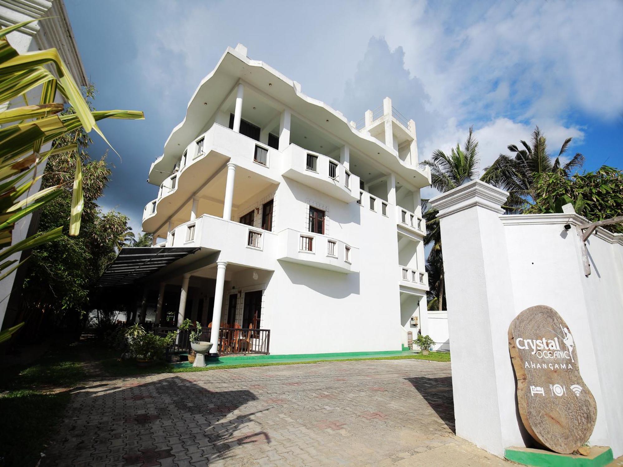 Crystal Oceanic Hotel Ahangama Buitenkant foto