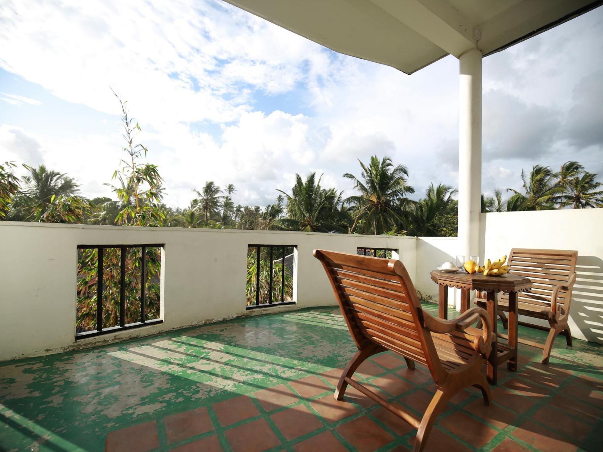 Crystal Oceanic Hotel Ahangama Buitenkant foto
