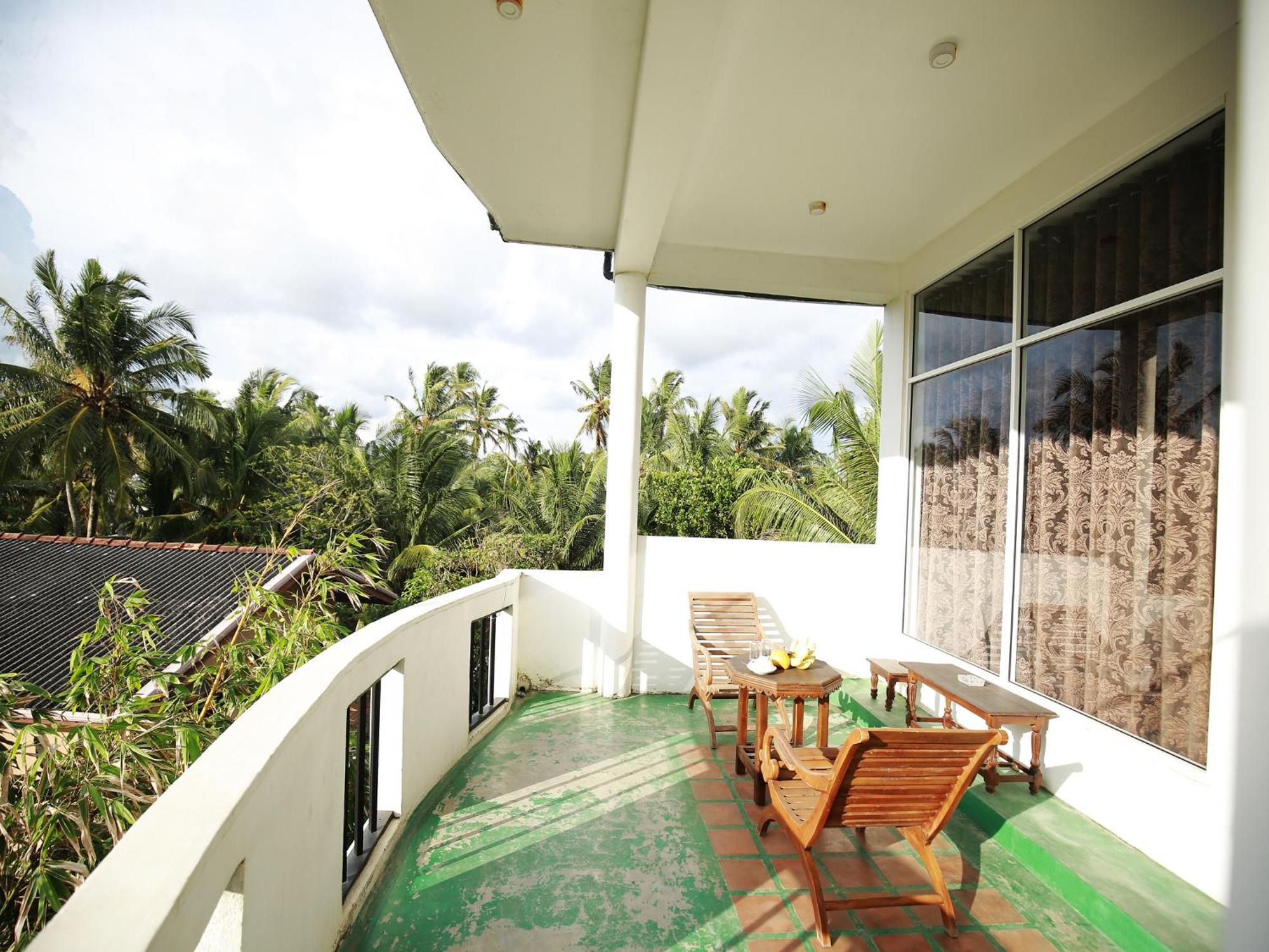 Crystal Oceanic Hotel Ahangama Buitenkant foto