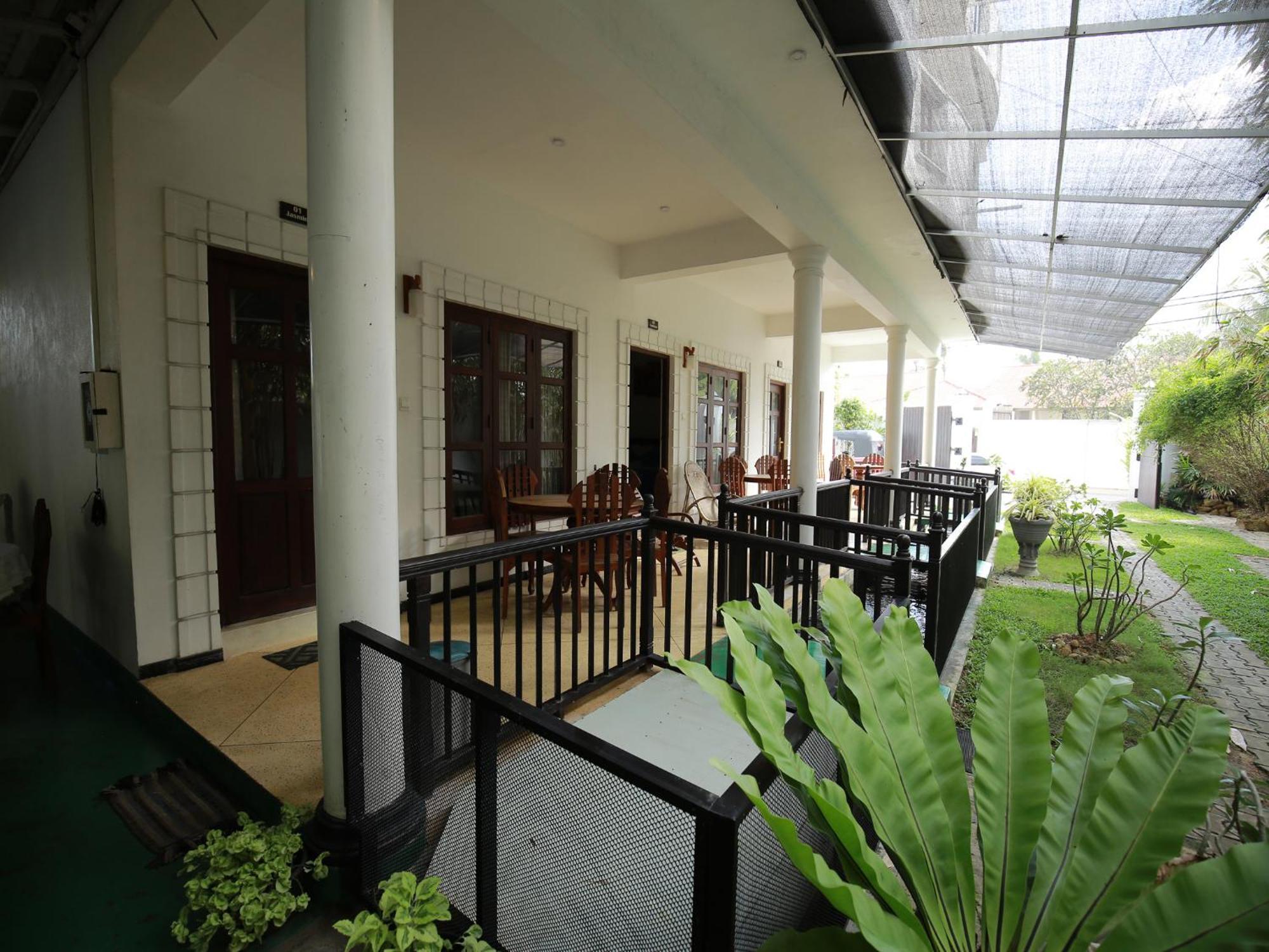 Crystal Oceanic Hotel Ahangama Buitenkant foto