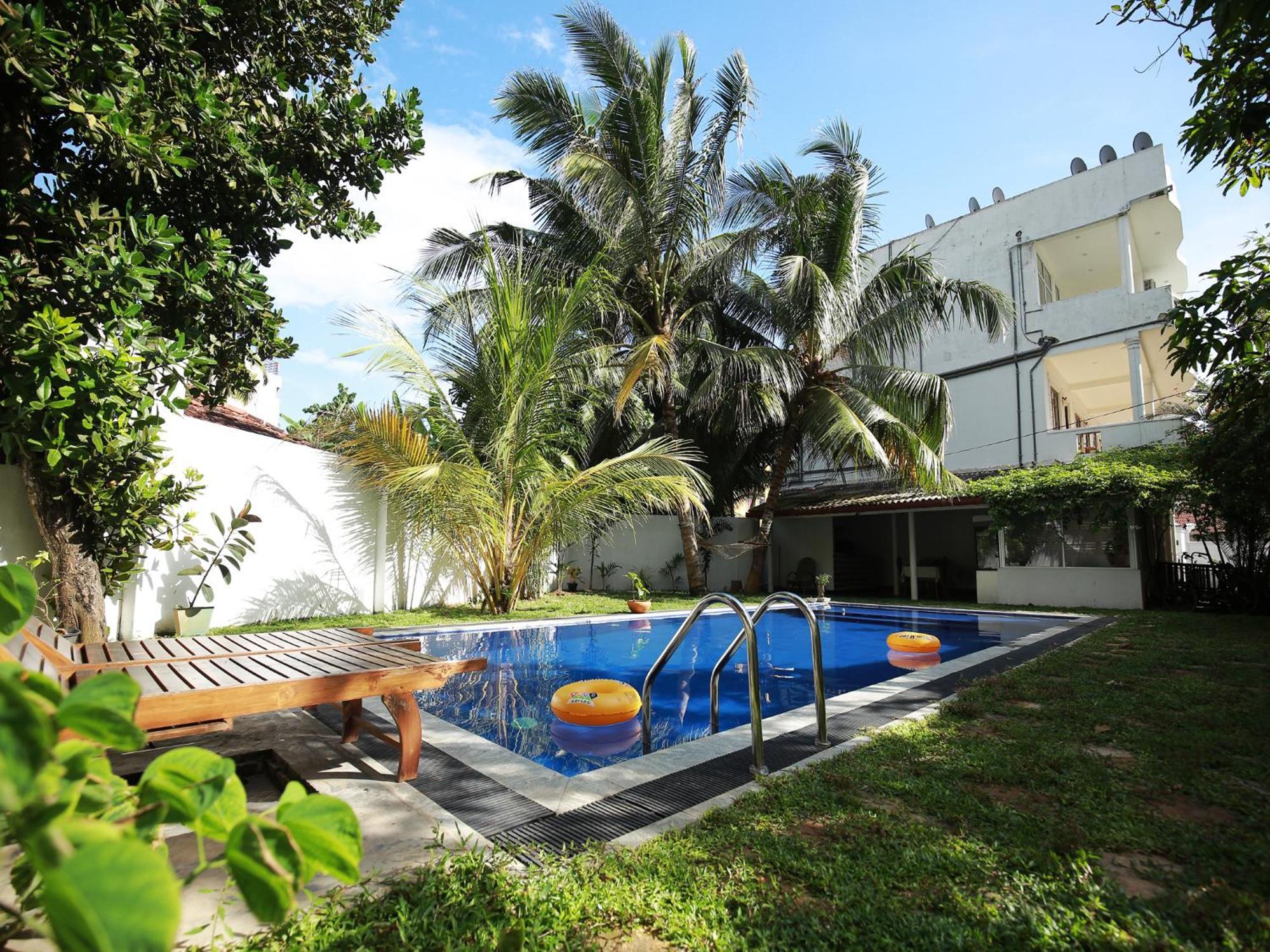 Crystal Oceanic Hotel Ahangama Buitenkant foto